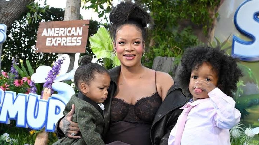 ⁣Rihanna Shows Off Baby Bump With Sons RZA and Riot