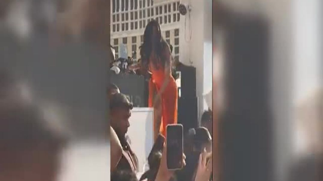 ⁣The Mic Allegedly Thrown by Cardi B is on Ebay for $1 Million