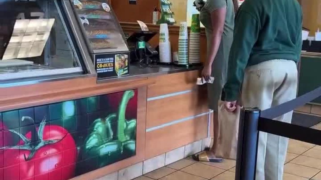 Heated Altercation Between Worker & Customer 😳