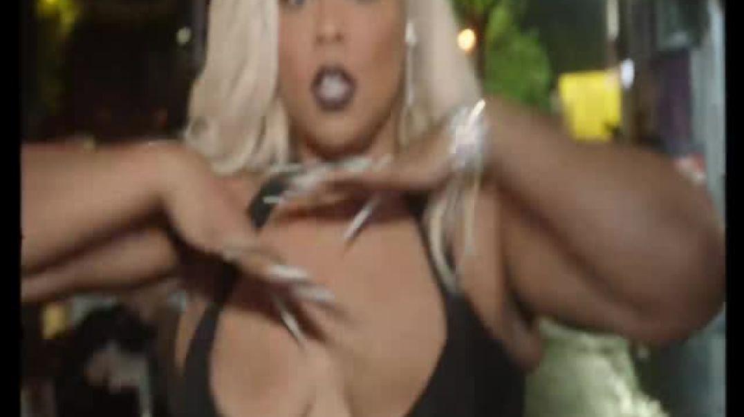 ⁣Lizzo Claps Back Again at Sydney Sweeney’s Denim Campaign with New Freestyle