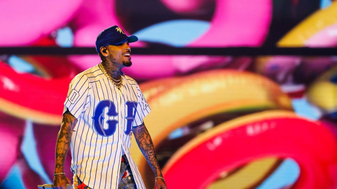 ⁣Chris Brown's Fan Gift: Car and Cash Surprise