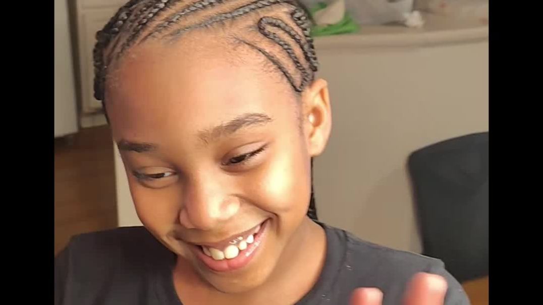 ⁣Cornrows w/ Flower Braid Design