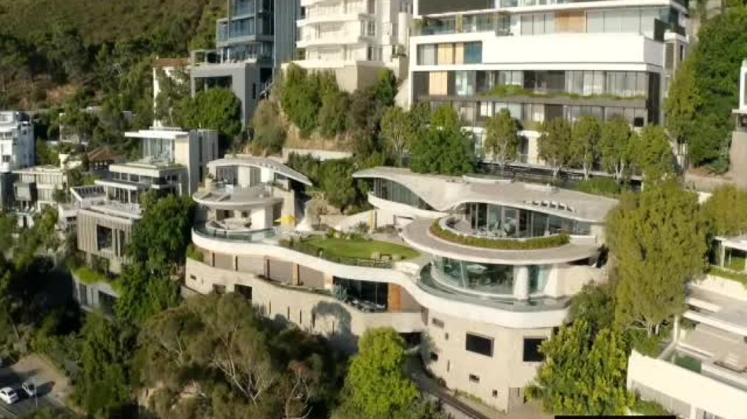 ⁣Cape Town's Pinnacle of Luxury Living