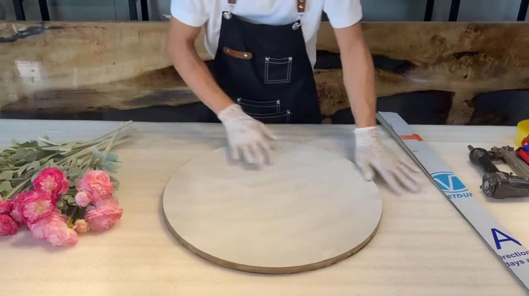 ⁣DIY Flower Table with Epoxy Resin Impressive Flower Table Leg Design