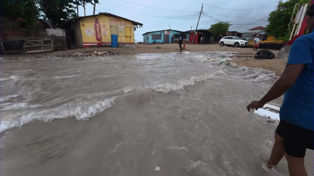 ⁣⚠️Jamaicans Race Against Time as Tropical Storm Melissa Brings Chaos