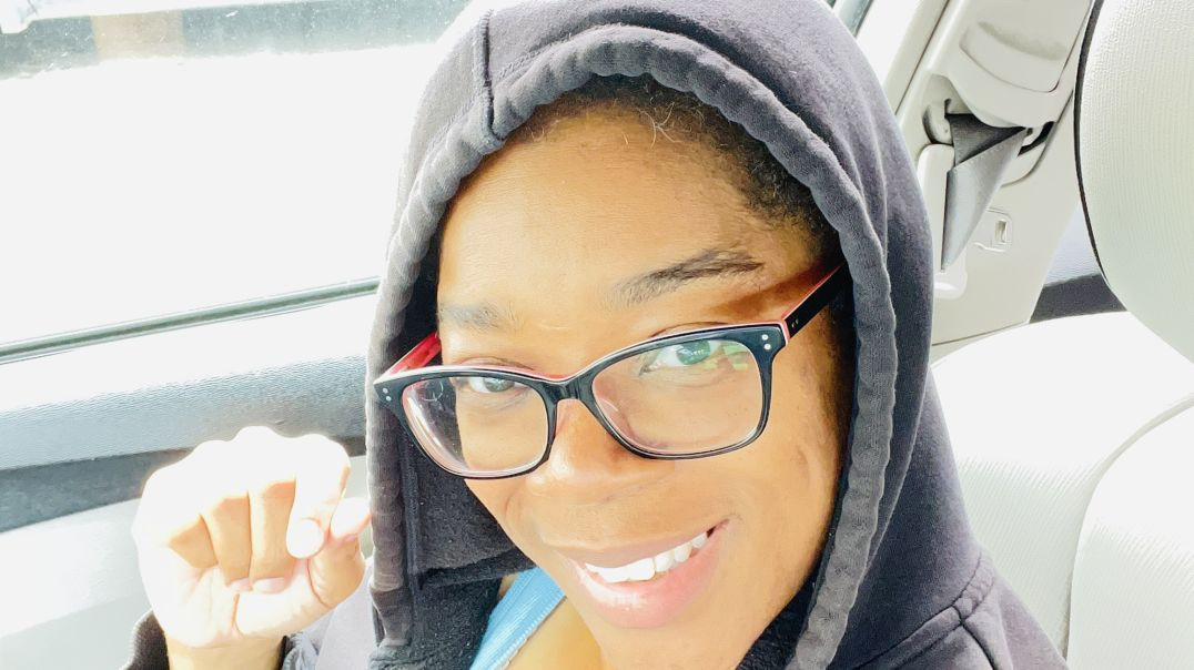 ⁣I’m the unpaid call center.