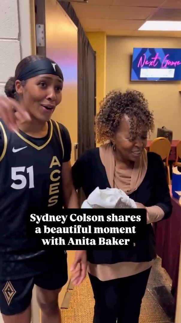 Via @monecolson: And of course @sydjcolson had to perform for Auntie!! 😂😂🎤🎤