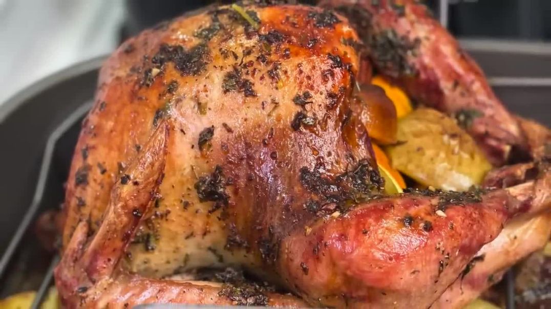 ⁣Garlic Butter And Herb Roasted Turkey Recipe (Step-By-Step Tutorial)