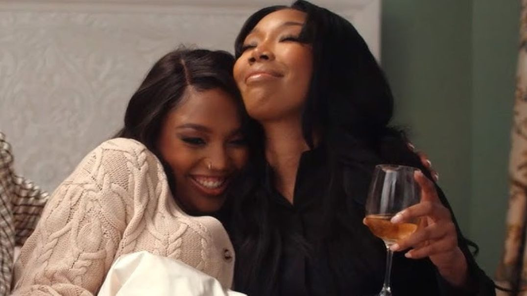 ⁣Watch Brandy and Daughter Sy’Rai Play SISTERS in Christmas Wedding Movie! (Exclusive)