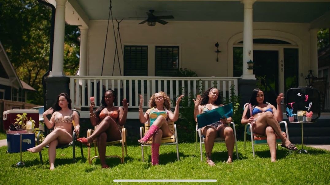 ⁣Latto - Chicken Grease (Official Video)