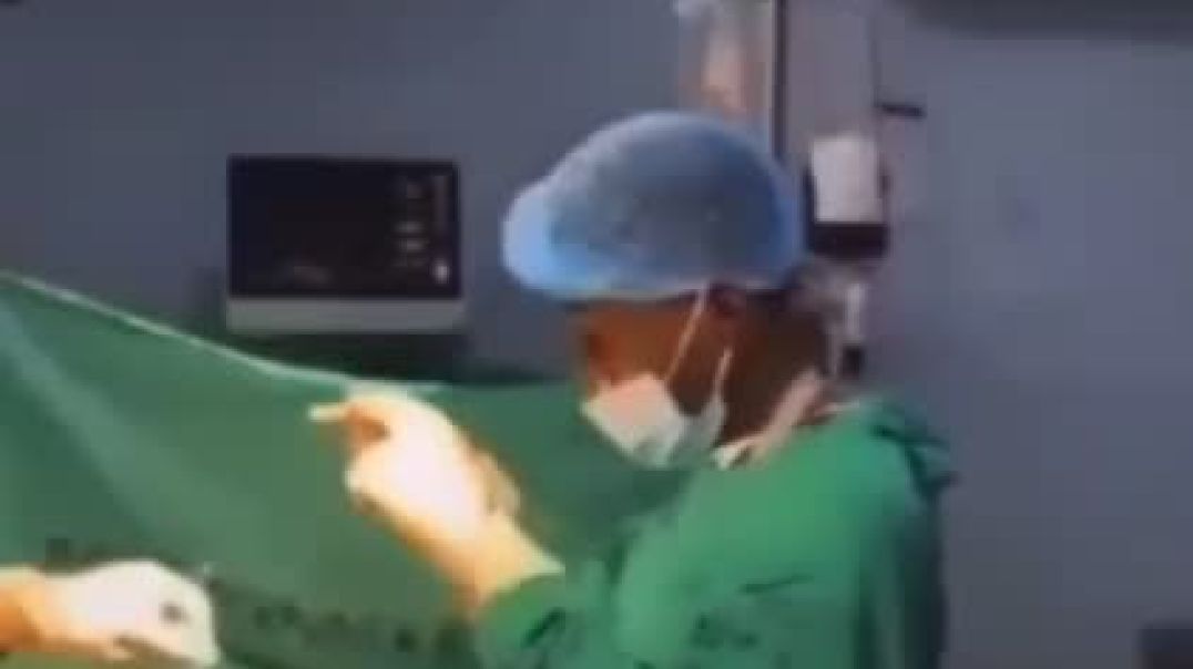 ⁣Kenneth Cole Black Body Spray for Men – Bold, Fresh & Confident Scent That Lasts All Day!