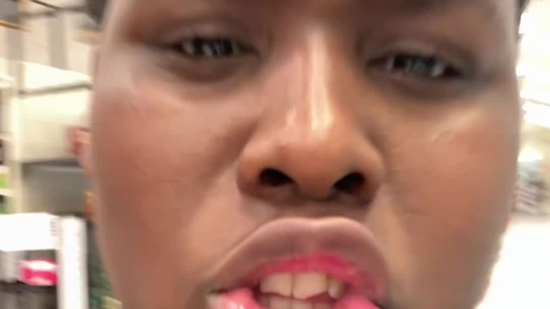 ⁣Asking a stranger to be my Valentine! ❤️😏