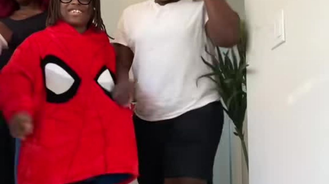 ⁣Dacing with my brother