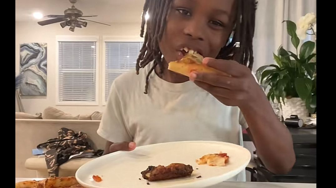 ⁣Mama, Diva makes pizza and chicken it’s u um good