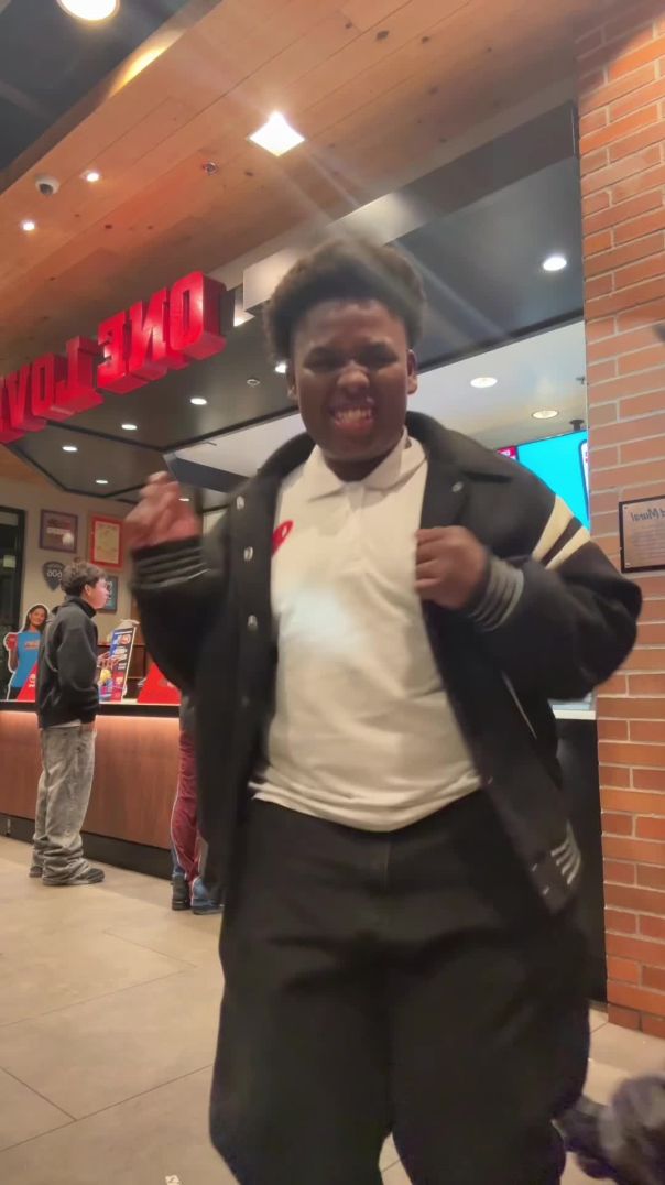 Hola como está in canes