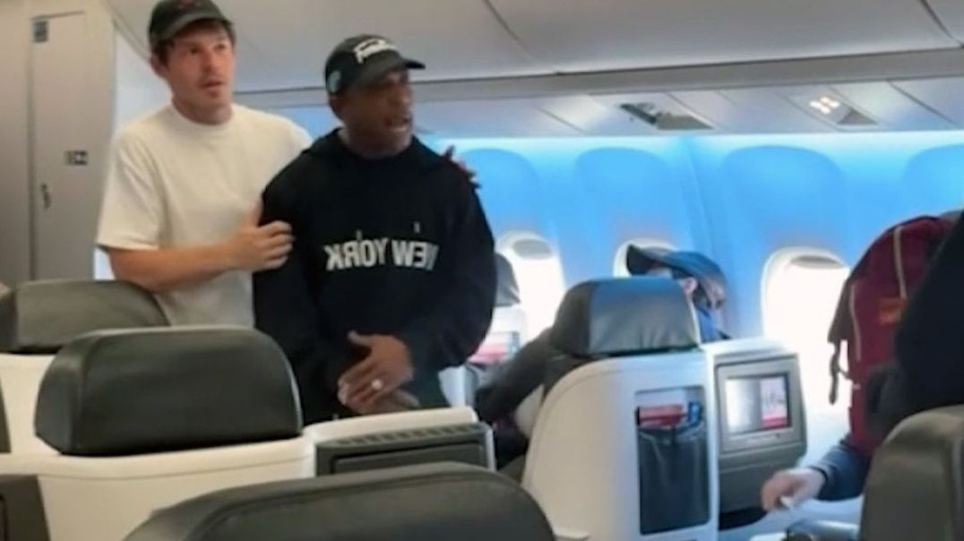 ⁣NEW VIDEO SHOWS Ja Rule ready to FIGHT on Plane with 50 Cent's crew Tony Yayo and Uncle Murda