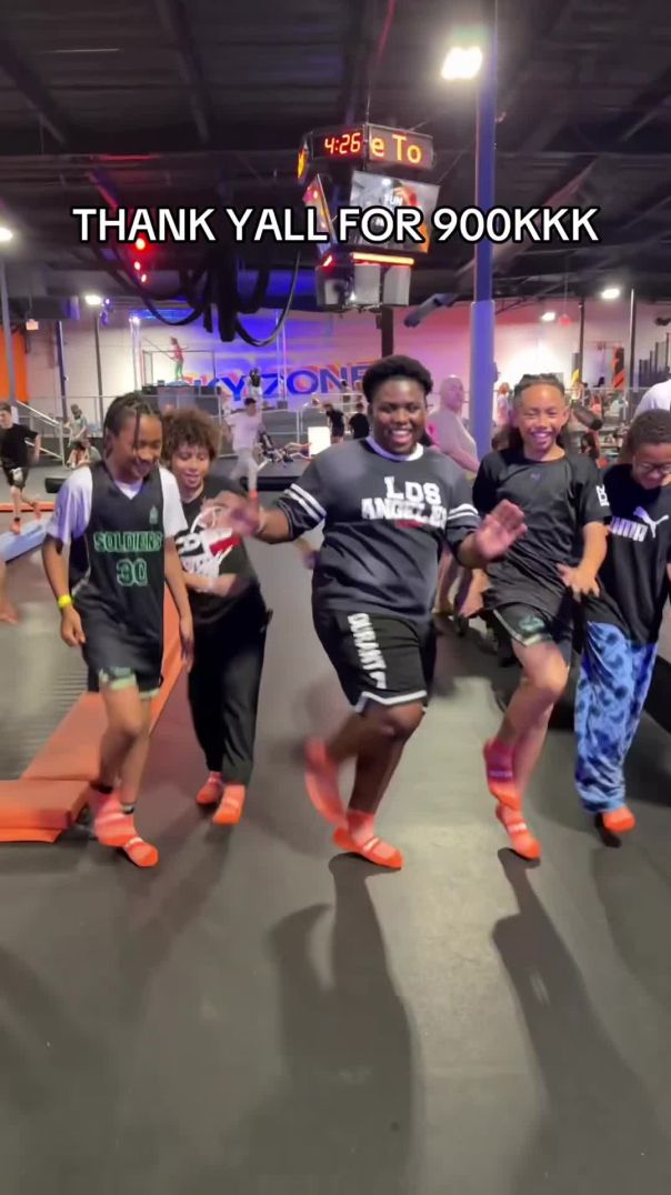 Jfunk dances with fans!