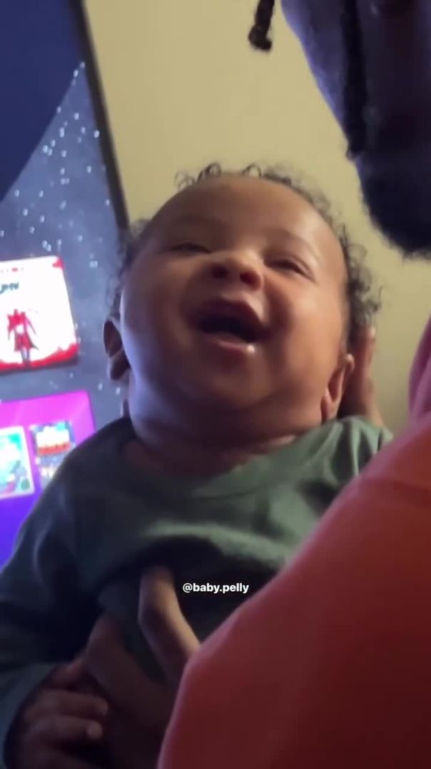 Not the baby snitchin! 🤣🤗🙌🏾🖤