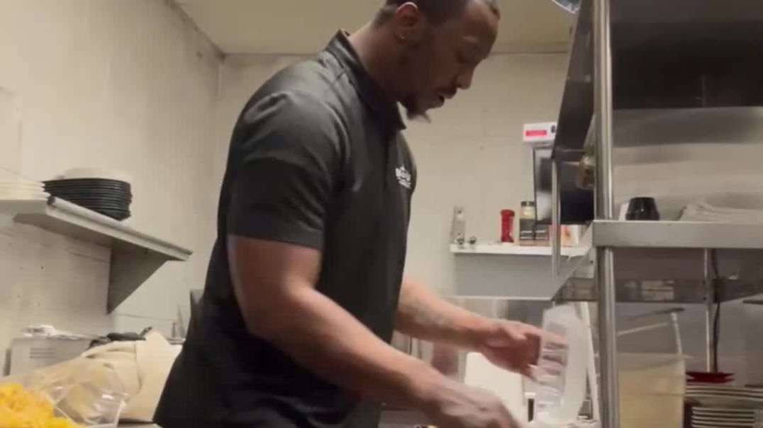 ⁣Watch where you leave food around