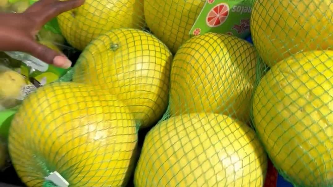 ⁣This Giant Grapefruit is Proof to be careful buying produce