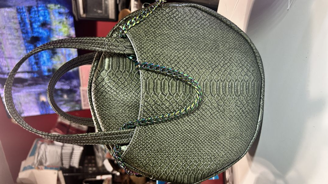 ⁣I made the cutest little bag.