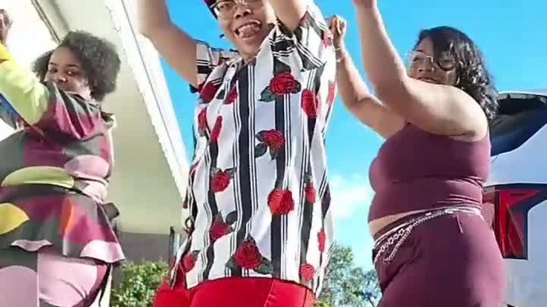 ⁣Cousin Dance Edition
