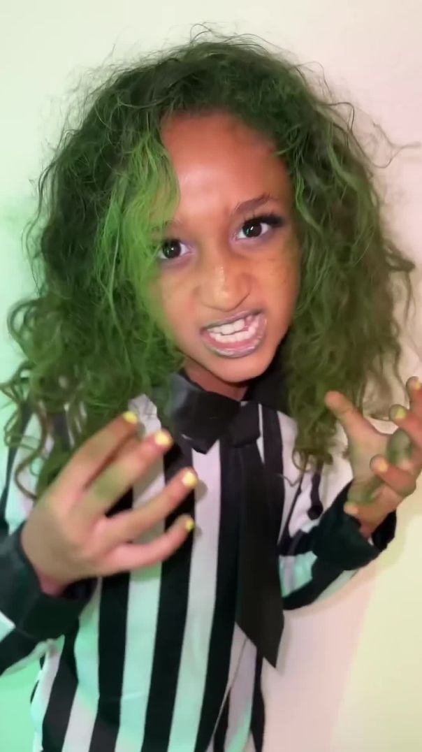 BEETLEJUICE HALLOWEEN COSTUME AND MAKEUP
