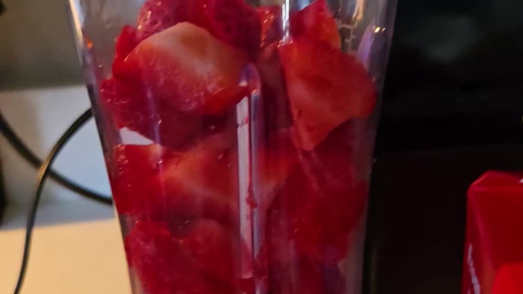 Delicious Strawberry Hemp Smoothie | Get Your Protein & Fiber! 🍓🥤