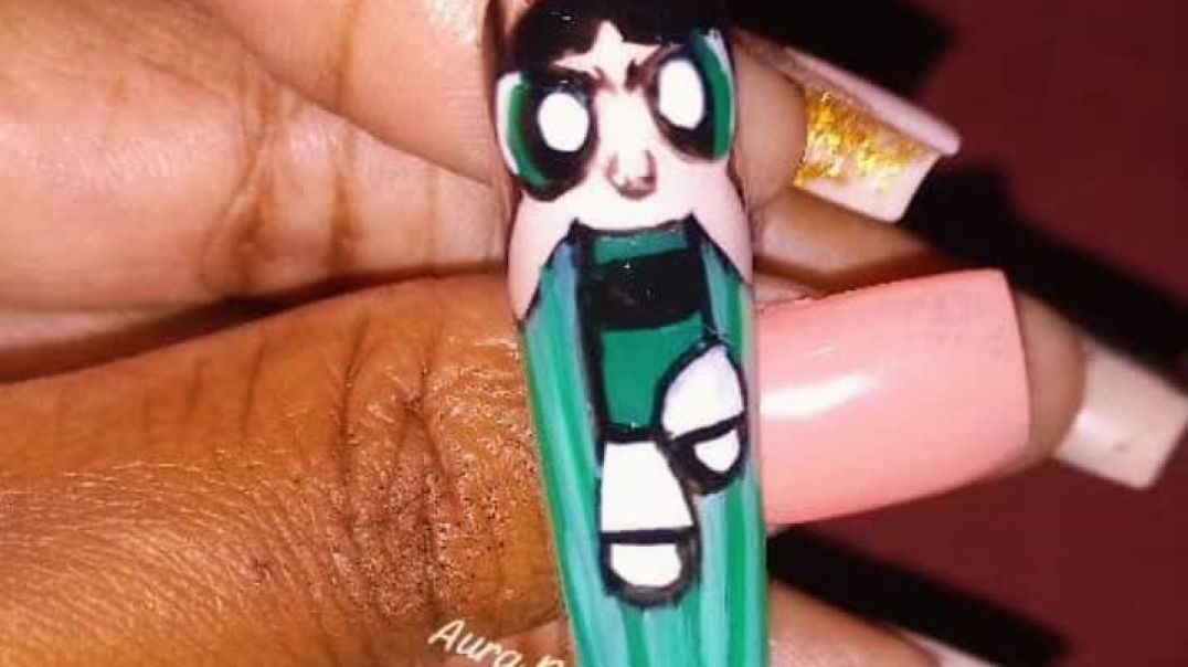 ⁣💚 Tiny canvas. Big creativity. 💚