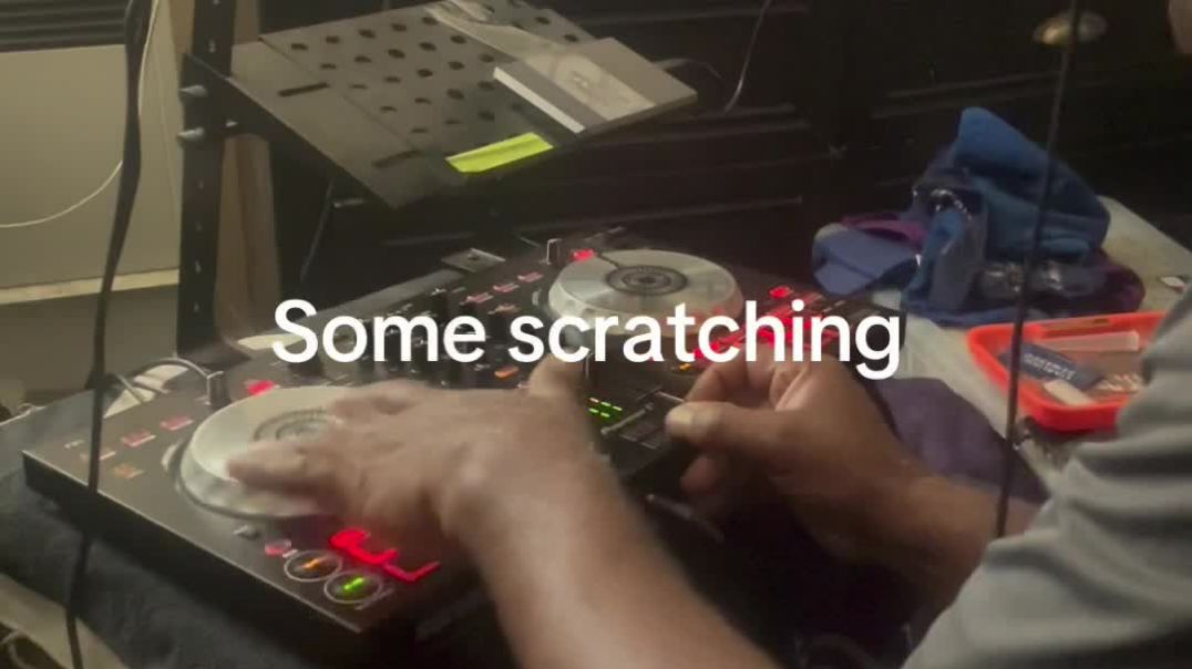 ⁣Scratching on a controller