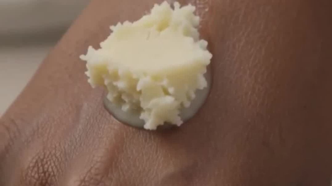 ⁣The Shea Butter Breakdown: Raw vs. Refined—What Your Skin Really Needs! 🧴✨