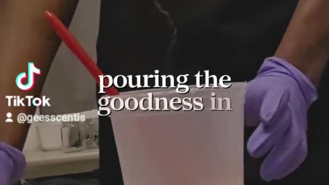 ⁣Make Some Aura Essence Soap With Me