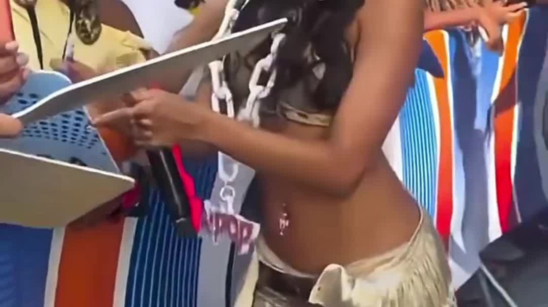 ⁣Tyla and Oumi Janta